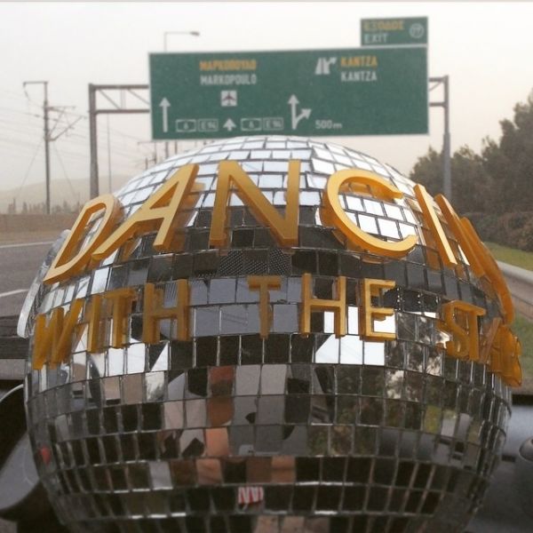 Το τρόπαιο του «Dancing» έκανε βόλτες στην Αθήνα πριν τον αποψινό τελικό!