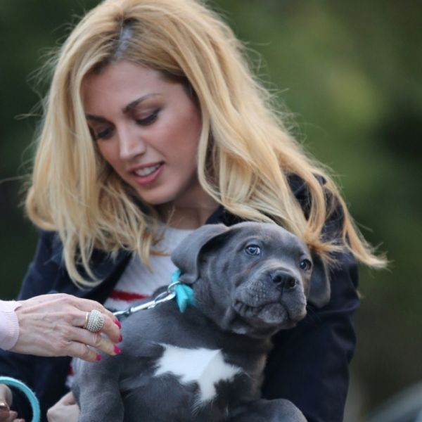 Βόλτα με το σκυλάκι της