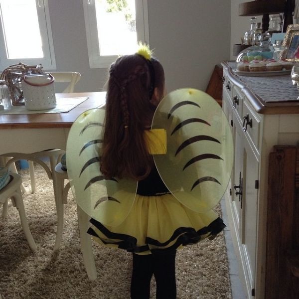 Μελισσούλα ντύθηκε η κόρη της…