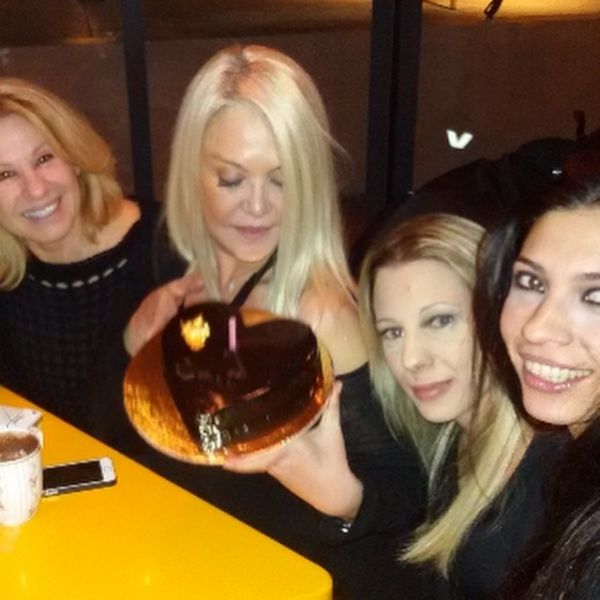 Ρούλα Κορομηλά: Τούρτα-έκπληξη για τα αυριανά της γενέθλια 