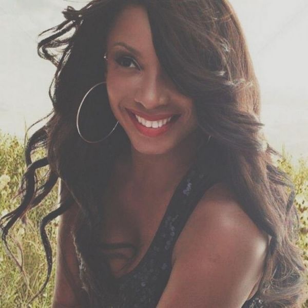 Σοκ! Τραγουδίστρια πέθανε από αιμορραγία όταν έπεσε σε σπασμένα γυαλιά και έκοψε τον λαιμό της!