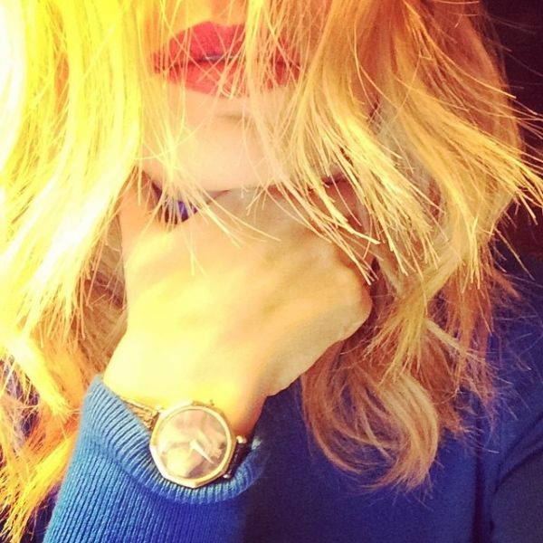 Φόρεσε το κόκκινο κραγιόν και βγήκε για ποτό η…