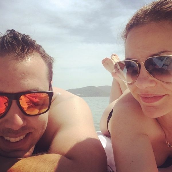 Ποιο γνωστό ζευγάρι της σόουμπιζ έκανε το πρώτο του μπάνιο στη θάλασσα;