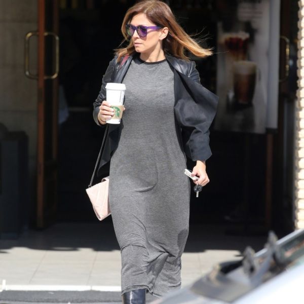 Χαλαρή στην Γλυφάδα η Κοκκίνου