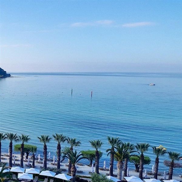 Η εκπομπή είναι μαγνητοσκοπημένη και η παρουσιάστρια βρίσκεται στην Χαλκιδική