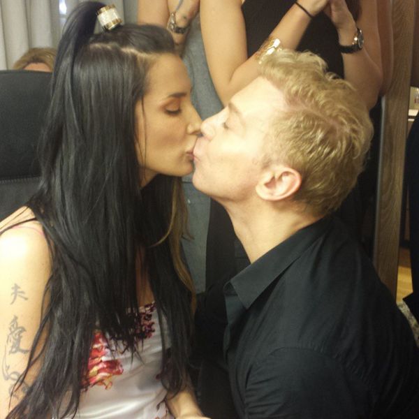 Ουπς! Ποιον φιλάει η Πάολα στο στόμα; 