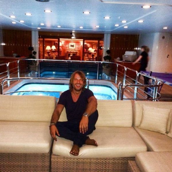 Δημήτρης Θάνος: Ο άνθρωπος που ξέρει τους Vip's καλύτερα κι από τον εαυτό τους! 