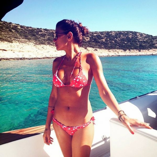 Ποζάρει και μοιράζει «εγκεφαλικά»!