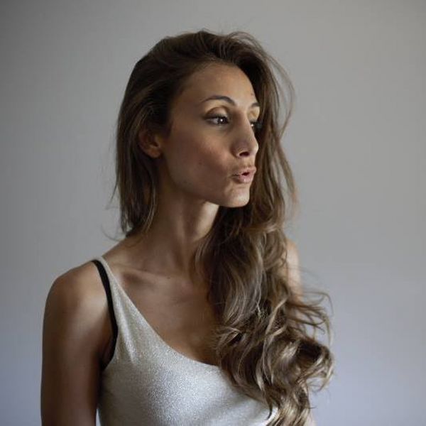 Αναρωτιέστε πώς είναι η «Ράγια» από την «Εθνική Ελλάδος» χωρίς τη μαντήλα της; Μια κούκλα! 