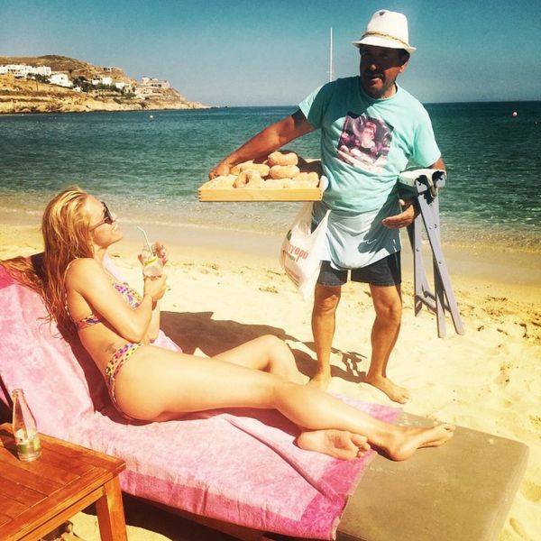 Ηλιοθεραπεία με…λουκουμάδες!