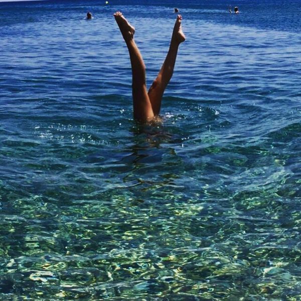 Δείτε ποια πασίγνωστη, Ελληνίδα παρουσιάστρια είναι η «Κομανέτσι» της θάλασσας