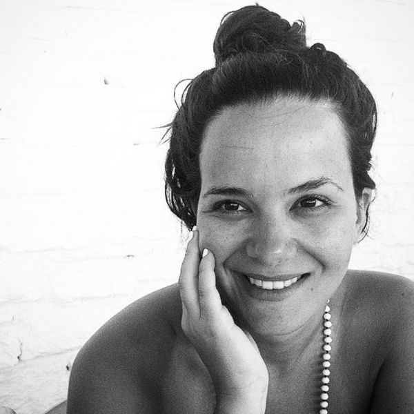 H Ελληνίδα δημοσιογράφος παίζει κρυφτό με τη κορούλα της και εμείς λιώσαμε (φωτό)