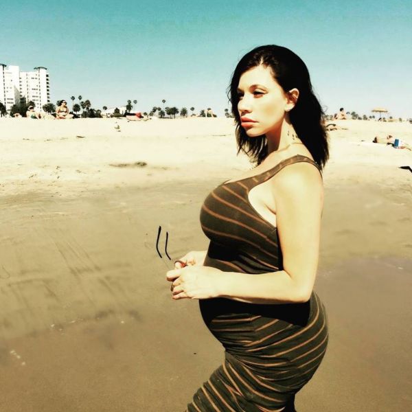 Ανέτ Αρτάνι: Φούσκωσε η κοιλίτσα της (φωτό)