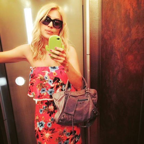 Η selfie φωτογραφία στο ασανσέρ για την παρουσιάστρια...