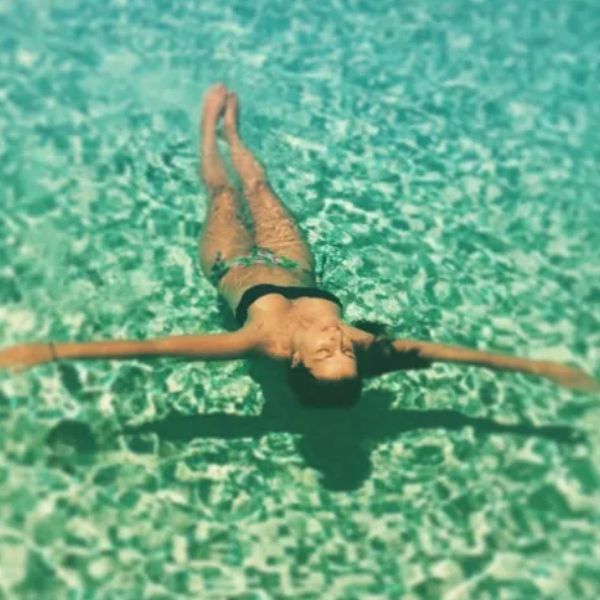 Η Κατερίνα Κόκλα ποζάρει μέσα στο νερό και… κολάζει!