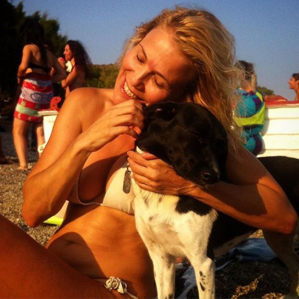 Κωνσταντίνα Μιχαήλ: Δείτε την με μαγιό και αμακιγιάριστη χωρίς ίχνος ρετούς 