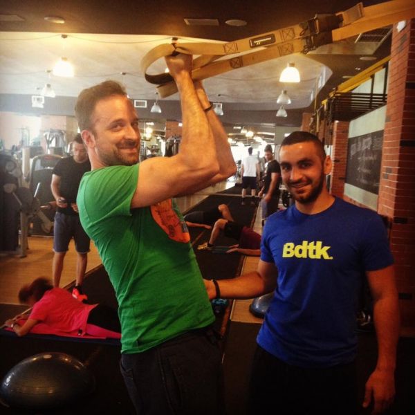 Τσακώσαμε παρουσιαστή να κάνει πρόγραμμα γυμναστικής!