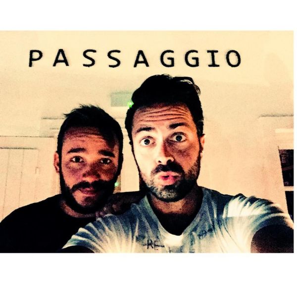 Ηλίας Βρεττός: Δουλειά και χαλάρωση στην Σαντορίνη