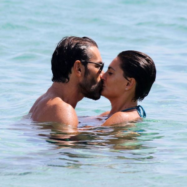 Φιλιά στην Μύκονο για το ζεύγος Πιρές