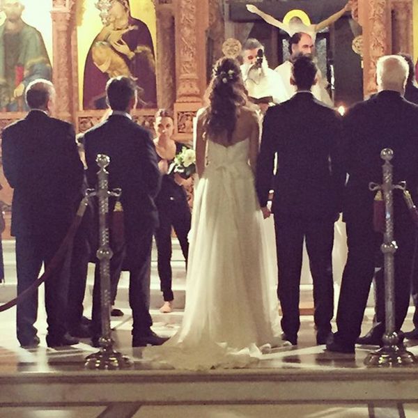 Να ζήσουν! Γνωστή τραγουδίστρια πάντρεψε την αδελφή της!