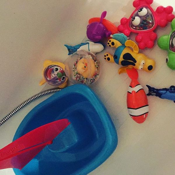 Παρουσιάστρια ετοιμάζει το μπάνιο των παιδιών της!