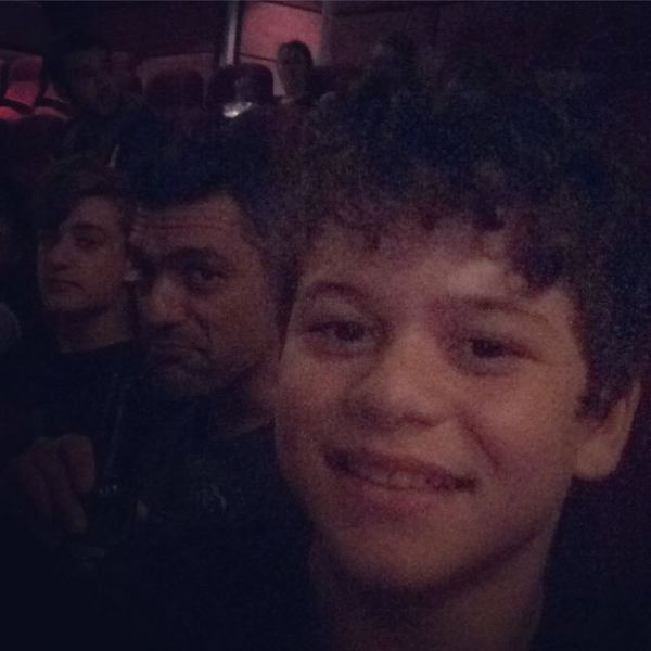  Είναι ίδιος ο πατέρας του. Μαντεύετε ποιου ηθοποιού γιος είναι;