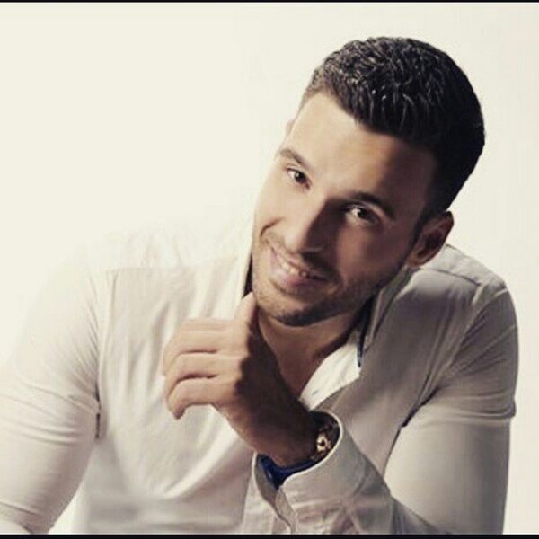 Θυμάστε τον Διογένη από το «Greek Idol 1»; Δείτε τον να τραγουδάει σε αθηναϊκή πίστα