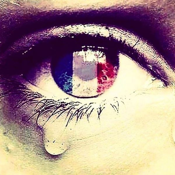 Επίθεση Γαλλία: Οι καλλιτέχνες προσεύχονται για τα θύματα και δηλώνουν τη στήριξή τους στους Γάλλους