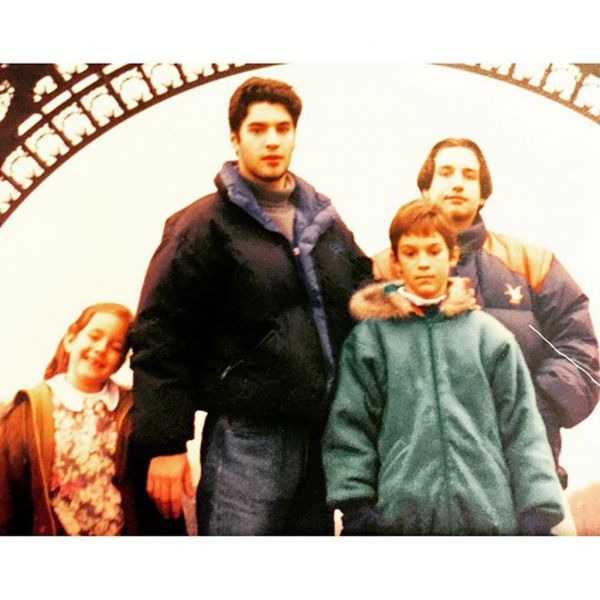 Χριστόφορος Παπακαλιάτης: Δείτε τον για πρώτη φορά μαζί με τα τρία του αδέρφια!