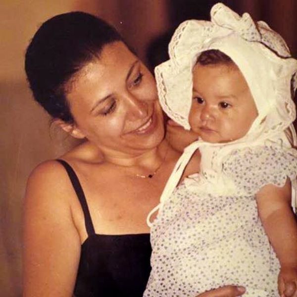 Ποια Ελληνίδα παρουσιάστρια είναι η μικρούλα της φωτό;