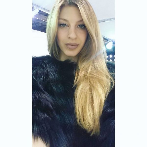 Είδαμε την Ελισάβετ του Survivor στις επαγγελματικές φωτογραφήσεις της και πάθαμε πλάκα!