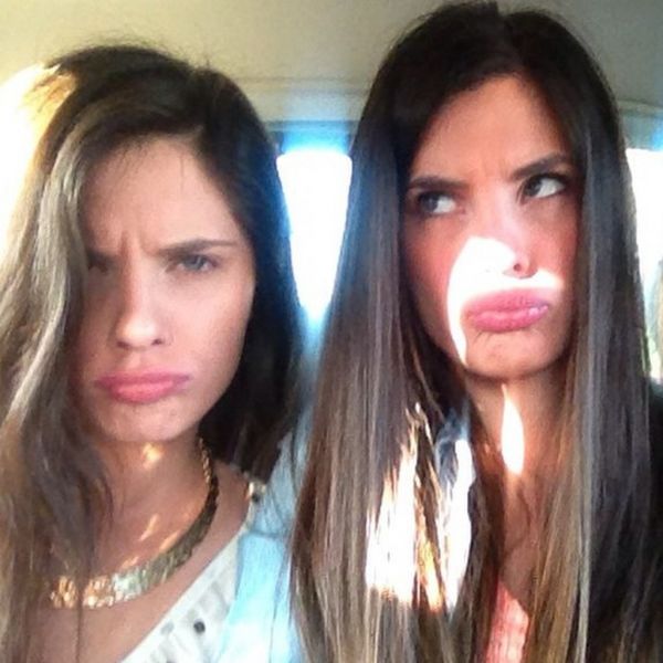 Χριστίνα και Ελίνα Μπόμπα: Μοιάζουν σαν δυο σταγόνες νερό! 