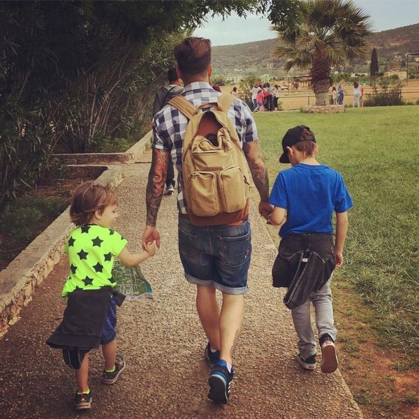 Η τρυφερή φωτογραφία της Χρηστίδου: Φωτογράφισε τους άντρες της ζωής της να κάνουν βόλτα!