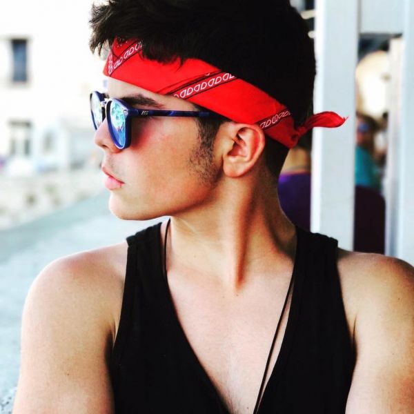 Ο γιος των Μενεγάκη – Λάτσιου «έριξε» το facebook με νέα φωτό του