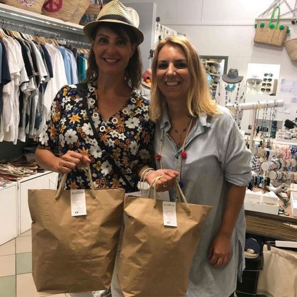 Στην Αντίπαρο η Νία Βαρντάλος