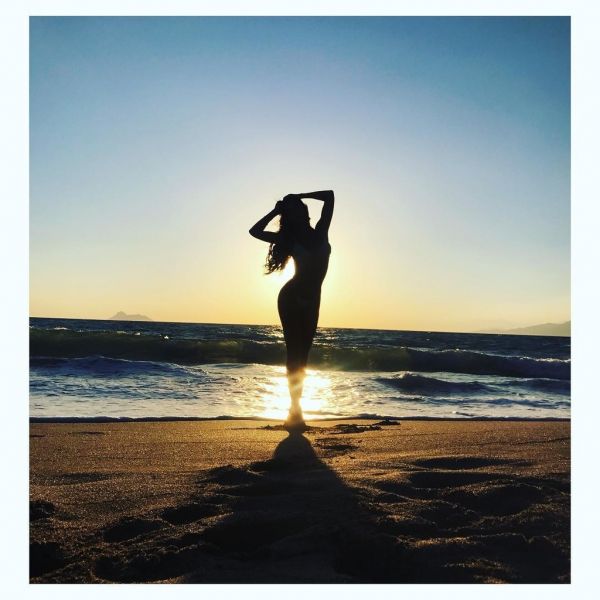 40 βαθμοί λιώνει το κορμί, η λύση είναι μία πάμε παραλία!