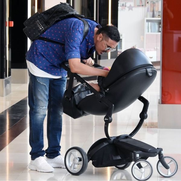 "Λιώνει" για το μωράκι του ο Nivo