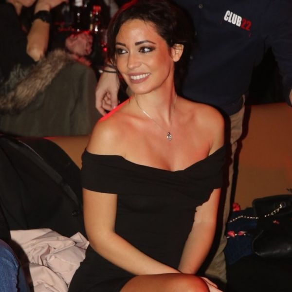 Η Έλλη Παπαγγελή στα μπουζούκια