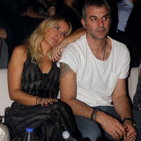 Αγκαλιασμένοι στα μπουζούκια