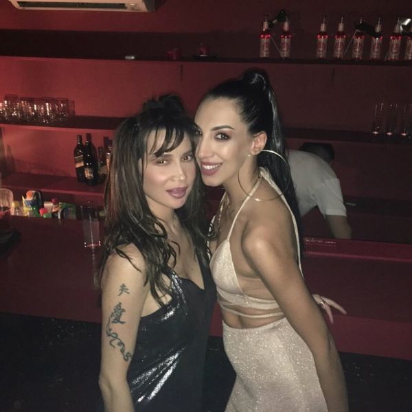 Πρώην παίκτρια του My style rocks ποζάρει με τη Πάολα