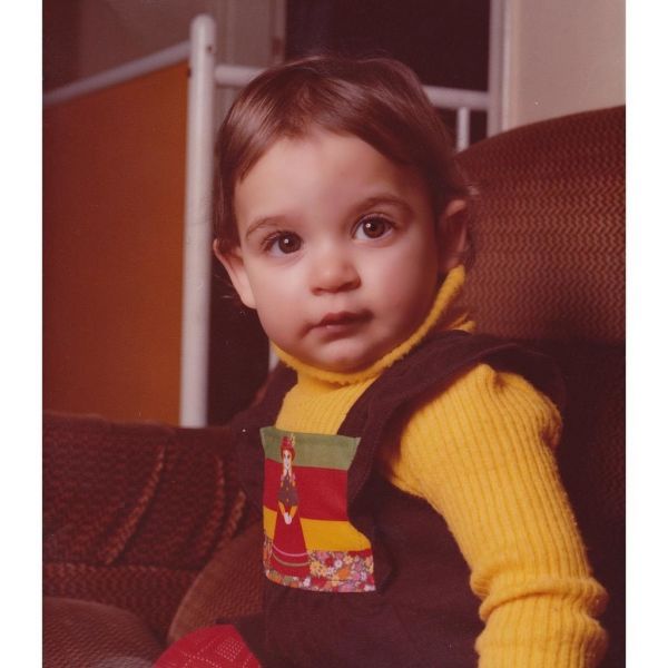 Δεν πάει ο νου σας ποια Ελληνίδα ηθοποιός είναι η μικρούλα της φωτό