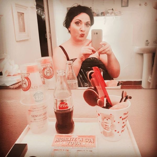 Δείτε τις πιο λαμπερές κυρίες της ελληνικής σόουμπιζ με duck face και… κλάψτε από τα γέλια!  