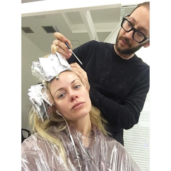 Δείτε τις πιο λαμπερές κυρίες της ελληνικής σόουμπιζ με duck face και… κλάψτε από τα γέλια!  