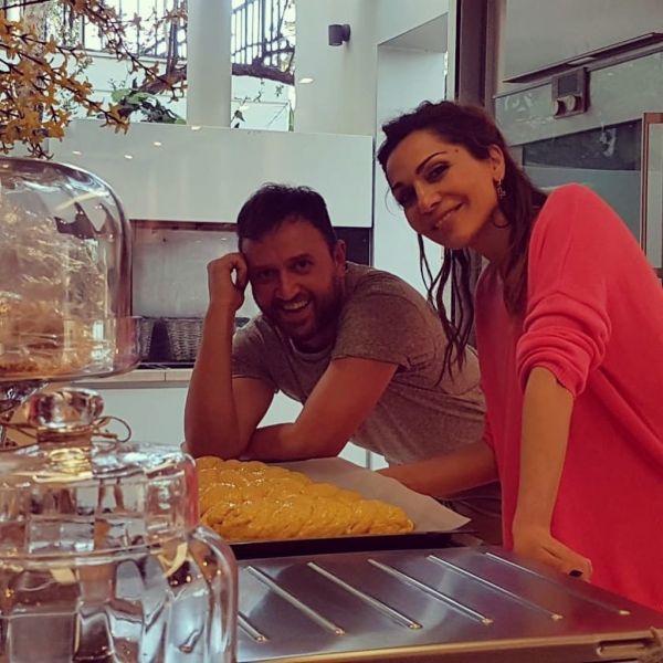 Δέσποινα Βανδή: Έφτιαξε τσουρέκια για το Πάσχα μαζί με τους φίλους της