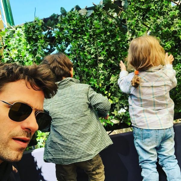 Αποστόλης Τότσικας: Η selfie με τα παιδιά του σε μεσημεριανή βόλτα