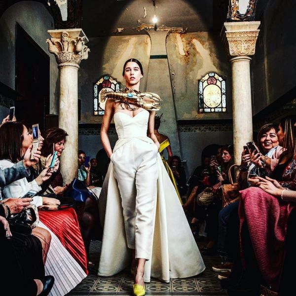 Δεν θα πιστεύετε ποιοι είναι οι γονείς αυτού του πανέμορφου κοριτσιού