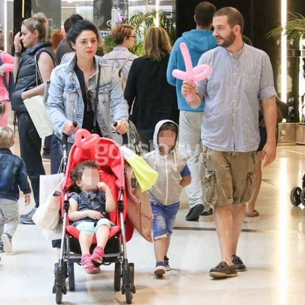 Σπάνια δημόσια εμφάνιση! Δείτε για πρώτη φορά την Δήμητρα Στογιάννη με τον άντρα και τα παιδιά της