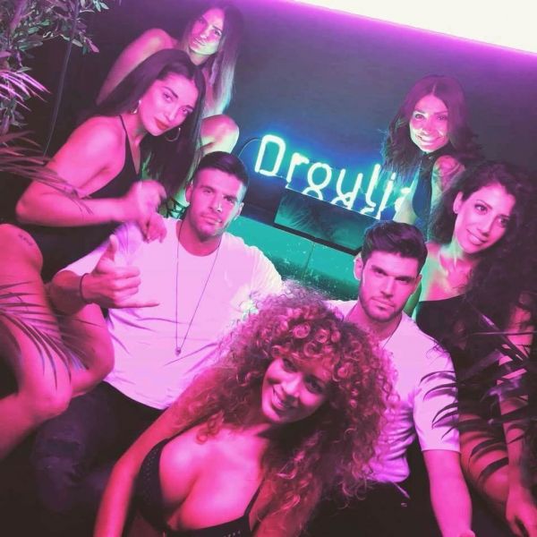 «Πίνω Κούπες» με τους Droulias Brothers