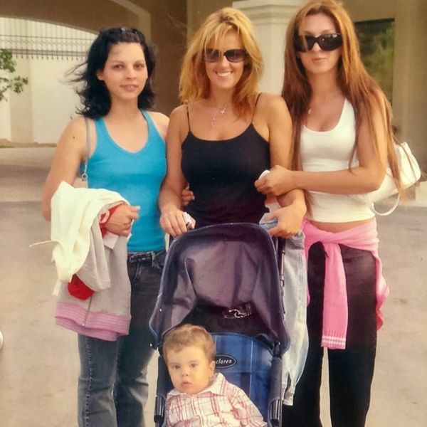 Ελένη Μενεγάκη: Ξύπνησε με νοσταλγική διάθεση! Οι φωτογραφίες από το συρτάρι και τα γλυκά λόγια!