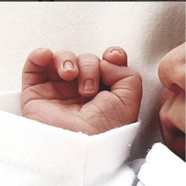 O Σωτήρης Κοντιζάς ανέβασε την πρώτη φωτογραφία του νεογέννητου γιου του και «έλιωσε» το διαδίκτυο!